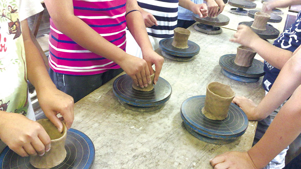 修学旅行生の陶芸教室