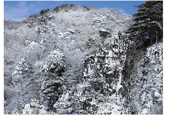 ▲霊山の凍みわたる深雪