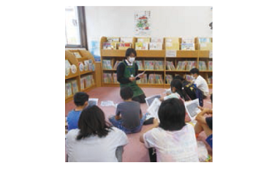 ▲図書館活動中の清水さん