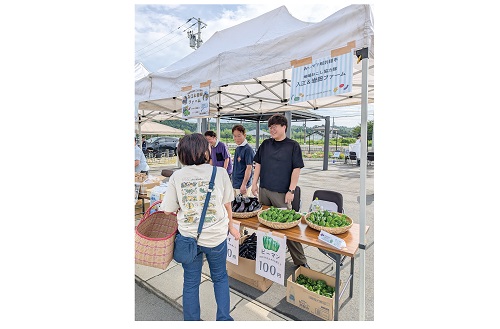 ▲マルシェへ野菜販売出店